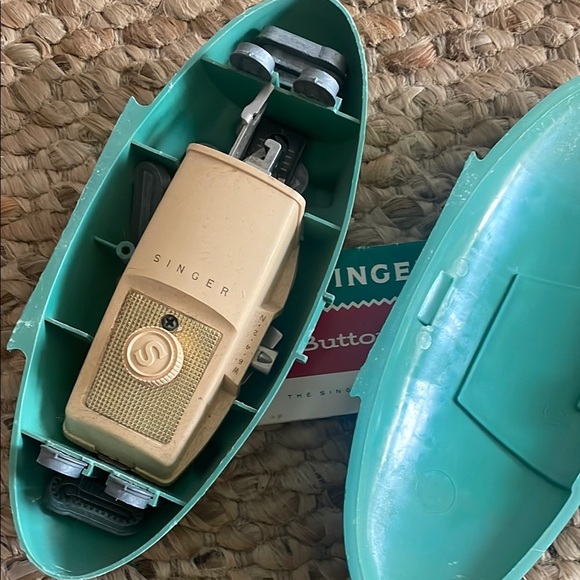 Singer Teal Buttonholer 1960’s - Picture 2 of 2